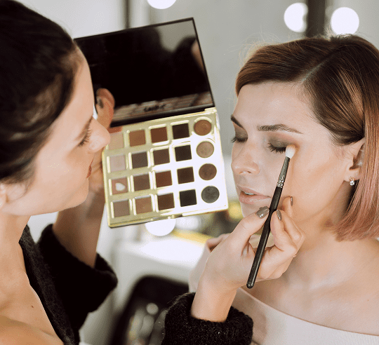 Maquilladora Profesional - Formación presencial en aerografía – Nivel 1 - image 1